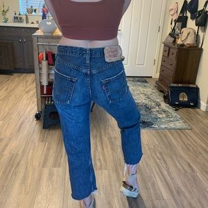 Cropped Levi 501 Medium Wash Jeans